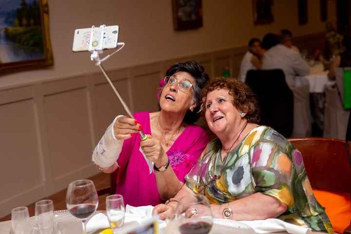 mi suegra y mi madre a tope con los selfies