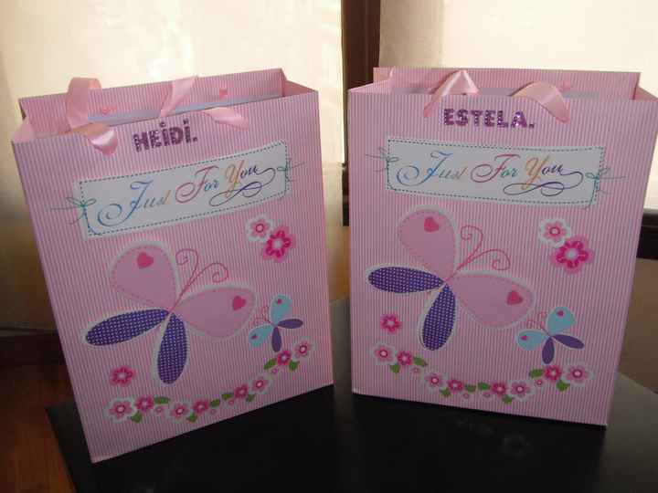 BOLSAS PERSONALIZADAS PARA LOS DETALLES DE LA NIÑAS.