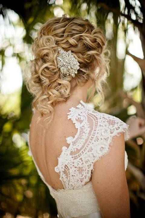 Peinado de novia en pelo rizado - 2
