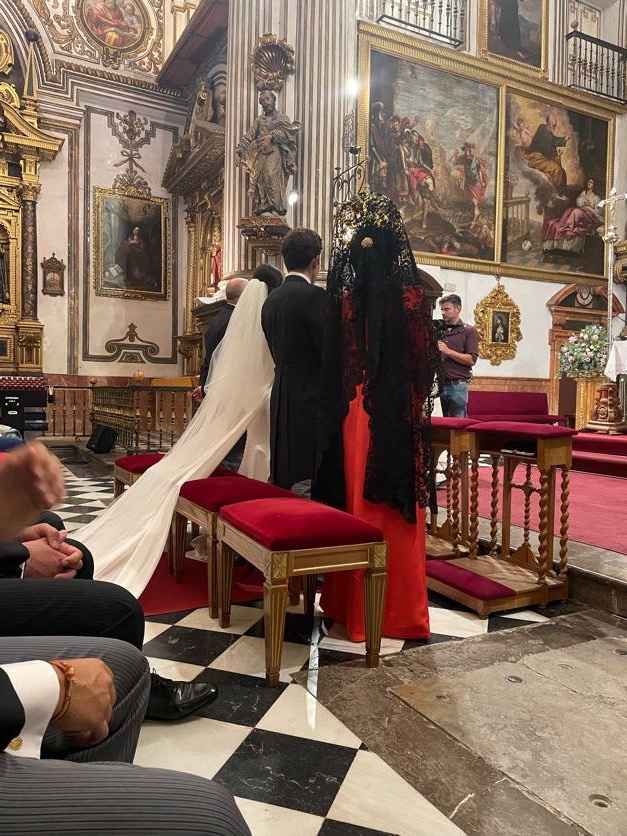 Cómo sentarse con el vestido sos - 1