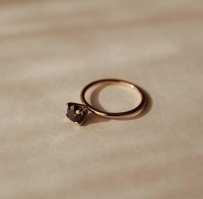 ¡Comenta si tu anillo de pedida se parece o no al de Cris! 💍 3