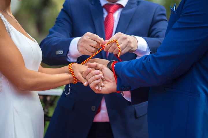 Alguien se ha casado con el rito de handfasting? 1