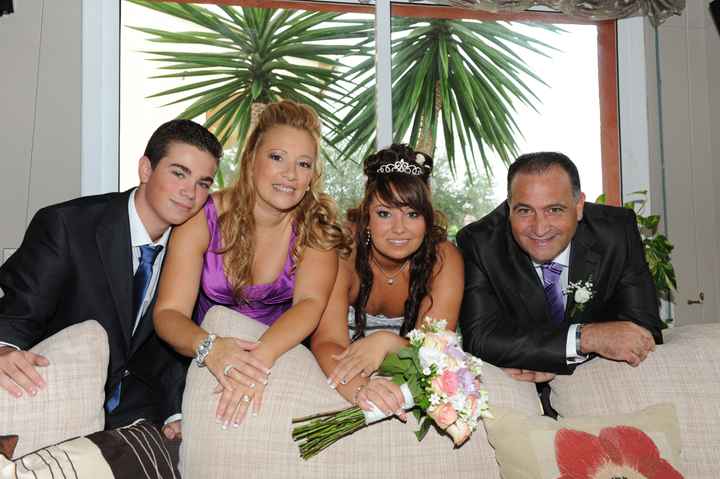 con mis padres y mi hermano♥