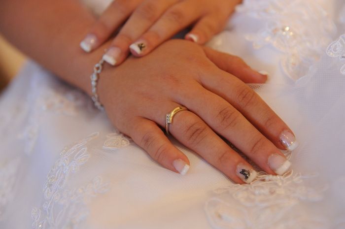 Uñas y anillo de compromiso♥