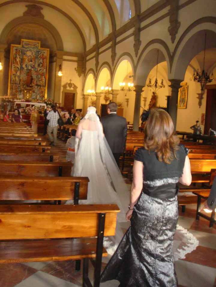 entrando ala iglesia
