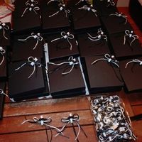 a 13 dias organizacion mesas y regalo hombres! - 2