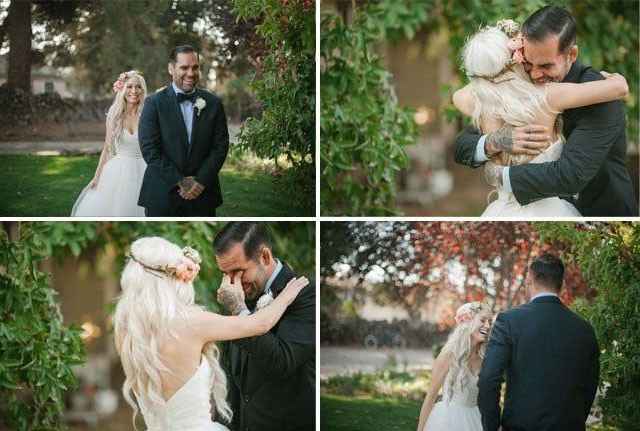 Novios que salen juntos hacia el altar - 1