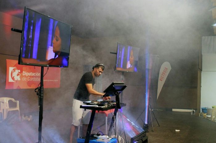 Super contenta con el Dj - 2