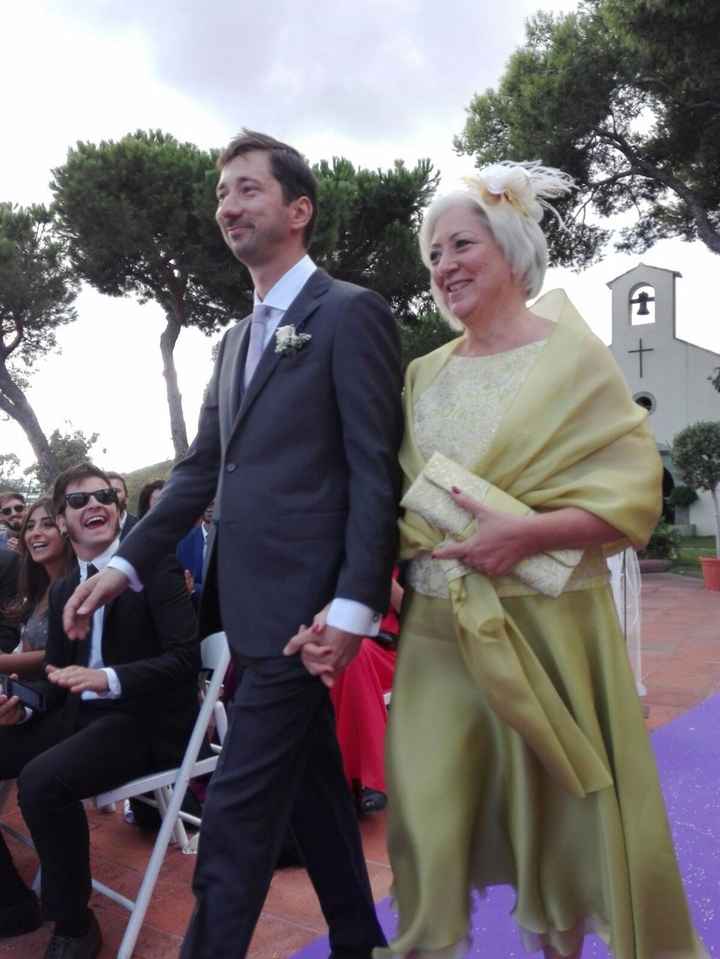 Mi marido entrando con su madre