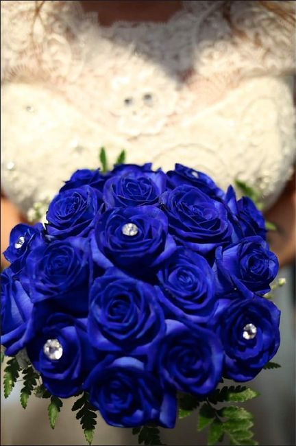 Ramos de novia con toques azules 18