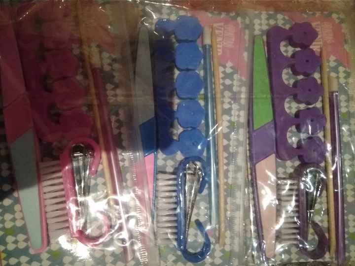 Que regalar a las mujeres ya q a los hombres les voy a coger una cajita con un tapón para botella de