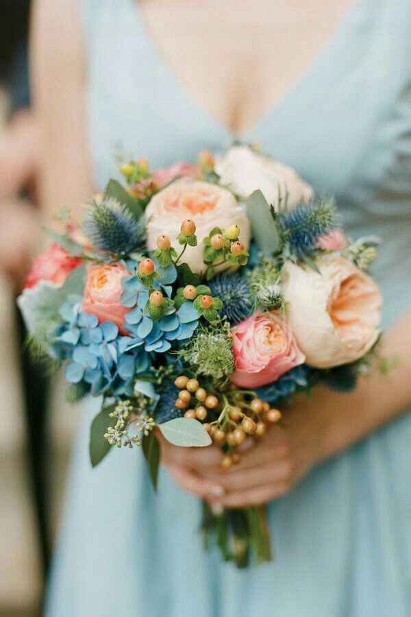 Pendientes azules y ramo. ¿qué flores y qué color? - 1