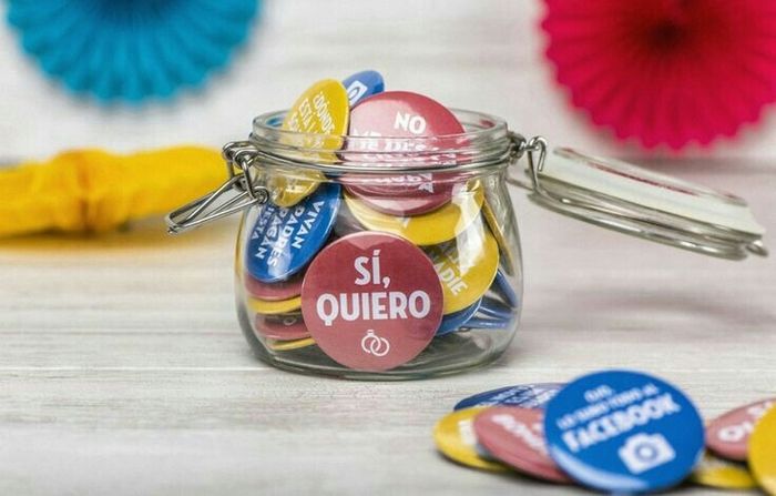 Chapas-pegatinas en vez de imperdibles - 1