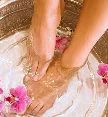 Pedicura pies en agua