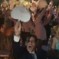 a dos semanas sin canción para la entrada al banquete - 3