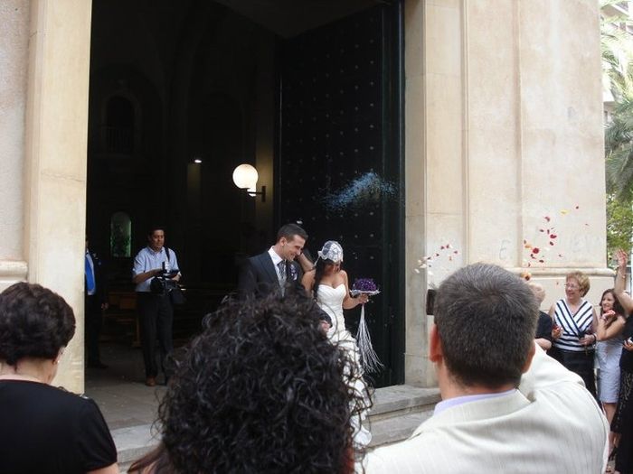 saliendo de la iglesia