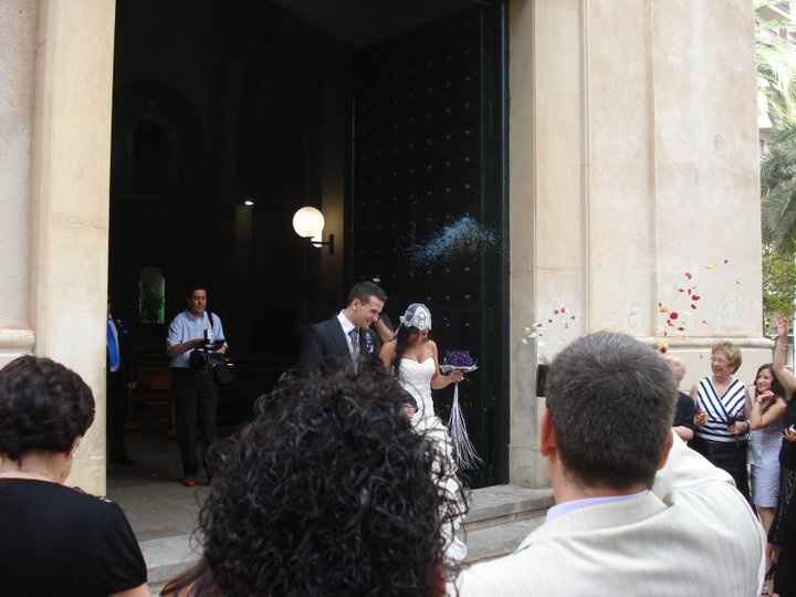 SALIENDO DE LA IGLESIA