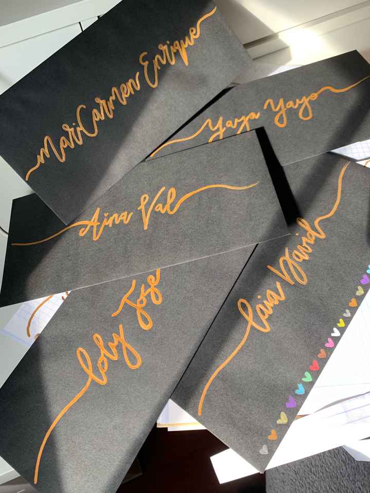 Escribir nombre en los sobres de las invitaciones - 1