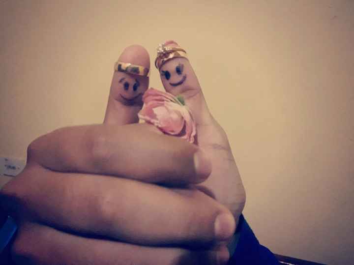 Modo de tomar fotos con alianzas 😂 - 1