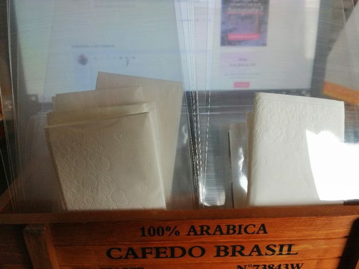 100 bolsitas de papel celofan en amazon 3€ y 200 pañuelos en mercadona 3€