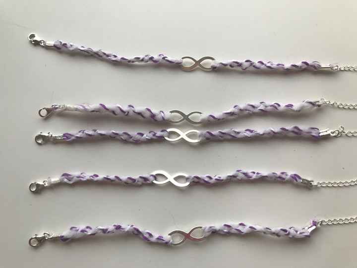 Pulseras con trozos de vestido - 1