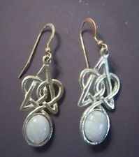 15. Pendientes con nudo celta y piedra