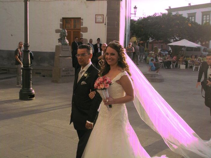 Entrando a la iglesia