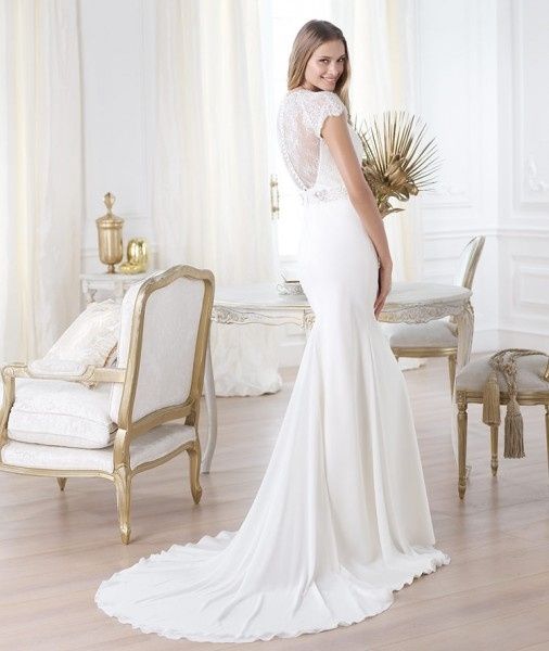 laila pronovias espalda