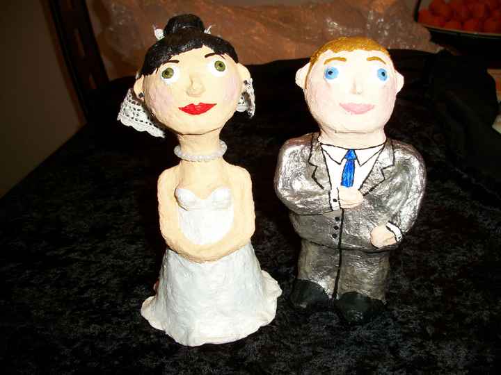 NOVIOS DE PAPEL MACHE