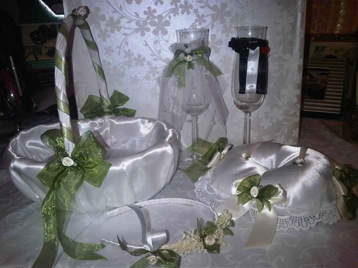 cesta, cojin y detalles 