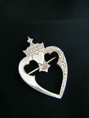Luckenbooth brooch