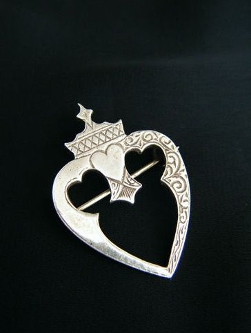 Luckenbooth brooch