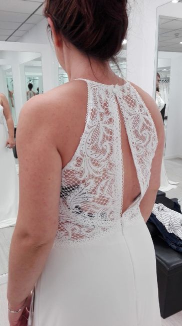 Vestido con pelo suelto o recogido - 1