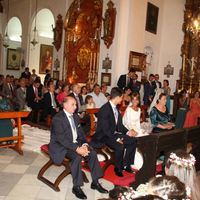 En el altar.