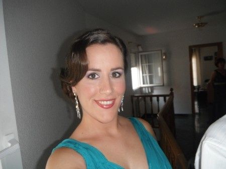 maquillaje y peinado por delante