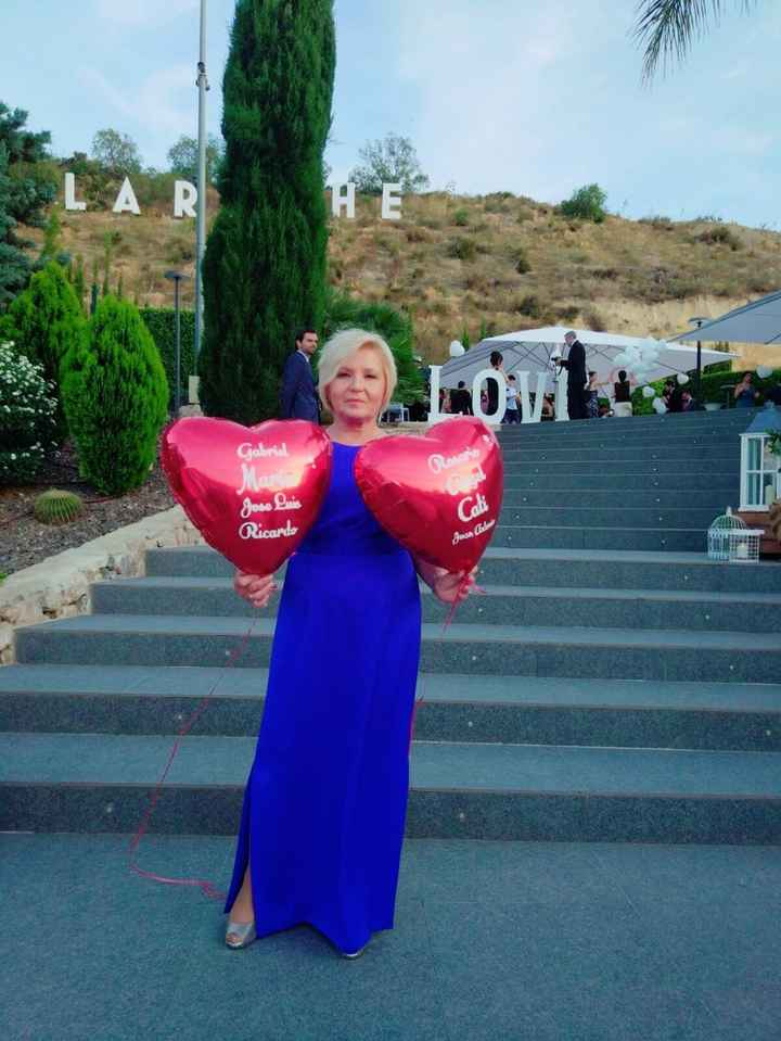 Mi madre con nuestros globos 