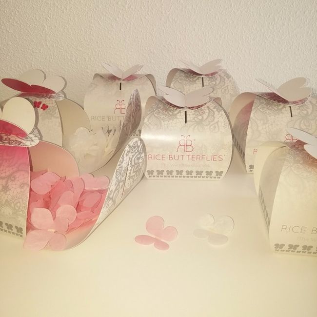 Confeti en papel de arroz en forma de mariposa