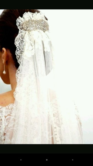Peinado y accesorios para mantilla - 3