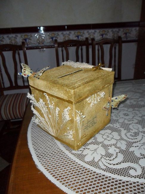 Caja para los sobres del dinero