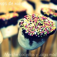 cake pops de nubes para la candy table