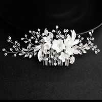 Accesorio de cabello y vestido - 1