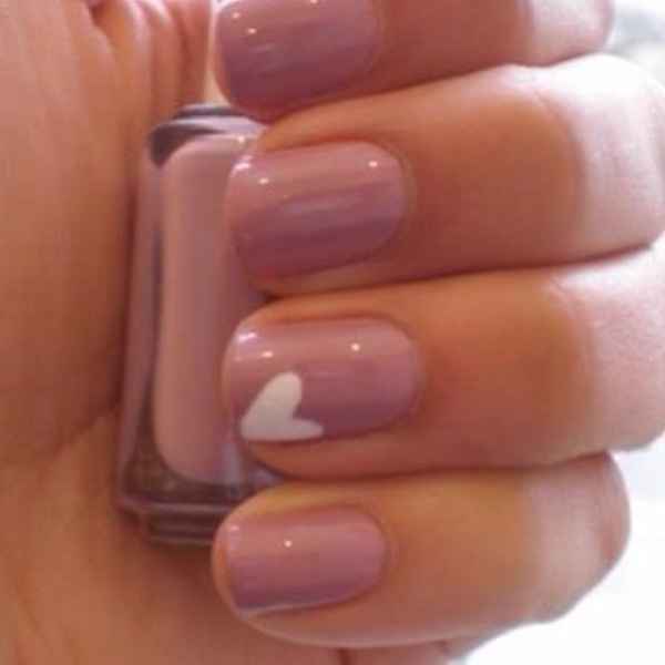 uñas motivo corazón