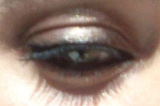 Ojo maquillado con luz
