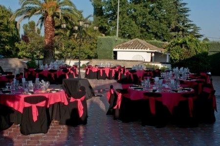 manteleria fucsia y negro 2
