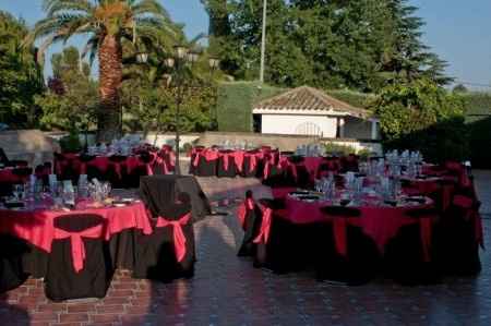 manteleria fucsia y negro 2