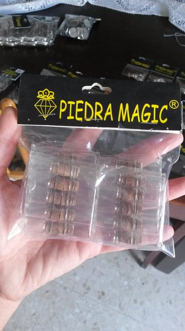 mini botes de cristal no recuerdo exactamente el precio pero menos de 2€ si