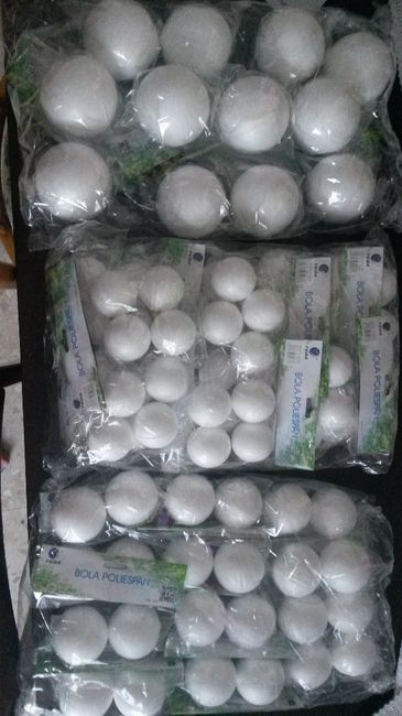 bolas de distintos diametros a 6€ el paquete 