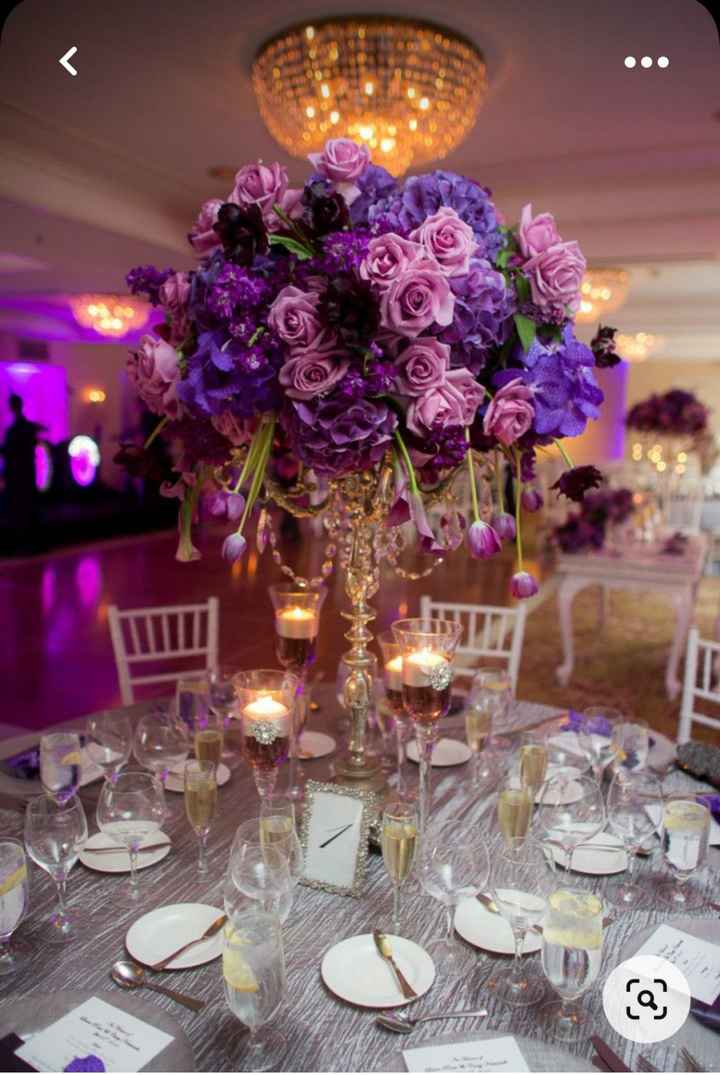 Decoracion de ceremonia tono dorados y morados y flores - 4