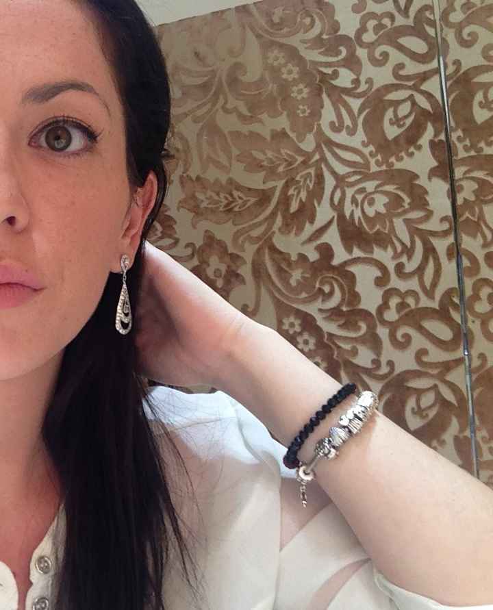 Con mis pendientes para el dia B