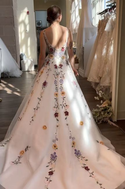 Vestidos de novia con flores de colores, ¿te gustan? 🌸 5